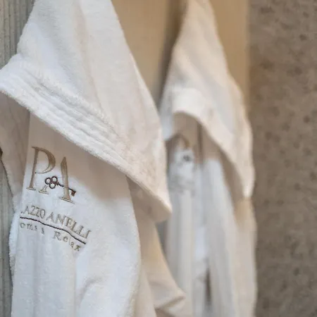 Alojamento de Acomodação e Pequeno-almoço Palazzo Anelli - & Relax 4*